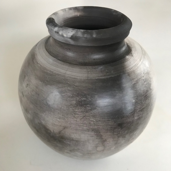 Beautiful raku fired ceramic pot. - Picture 2 of 4